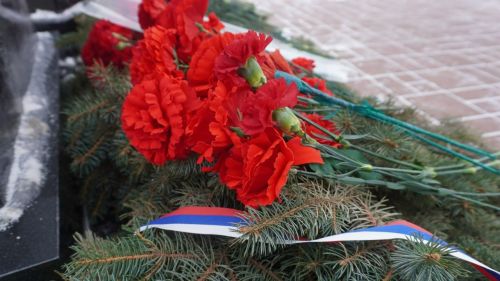 «Солдаты живут, пока их помнят»: торжественный митинг