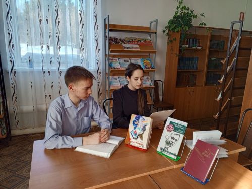 «Читаем Джалиля на разных языках»: в сельской библиотеке провели литературный час