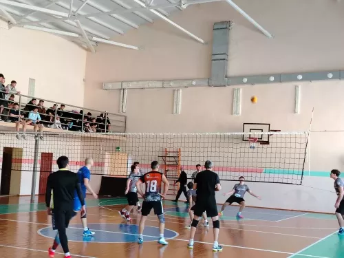 Волейбол на кубок Защитника: в селе Байряка кипят страсти!