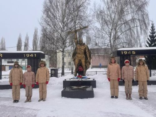 У обелиска: юнармейцы района почтили память героев