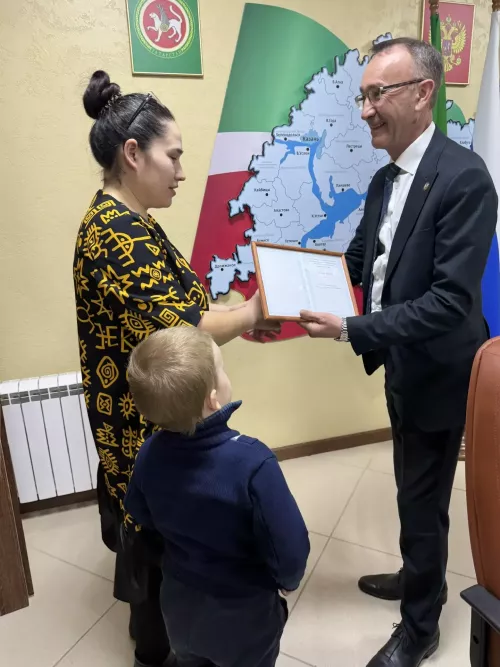 Еженедельное расширенное совещание началось с церемонии награждения