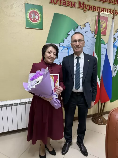 Еженедельное расширенное совещание началось с церемонии награждения