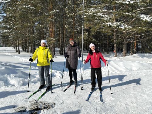 С галстуком в детство: перезагрузка в лесу