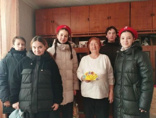Уроки добра от юнармейцев: в гостях у ветерана педагогики