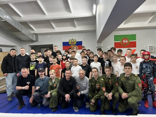 Спорт как школа патриотизма: боксёры и кадеты обменялись опытом
