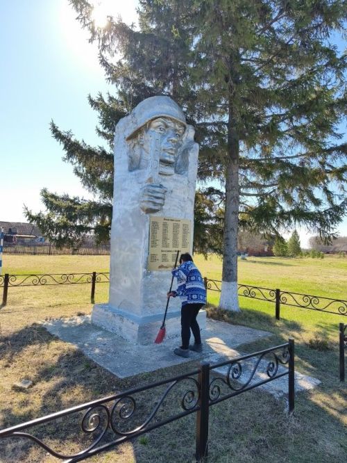 Чистый памятник — живая память сердца