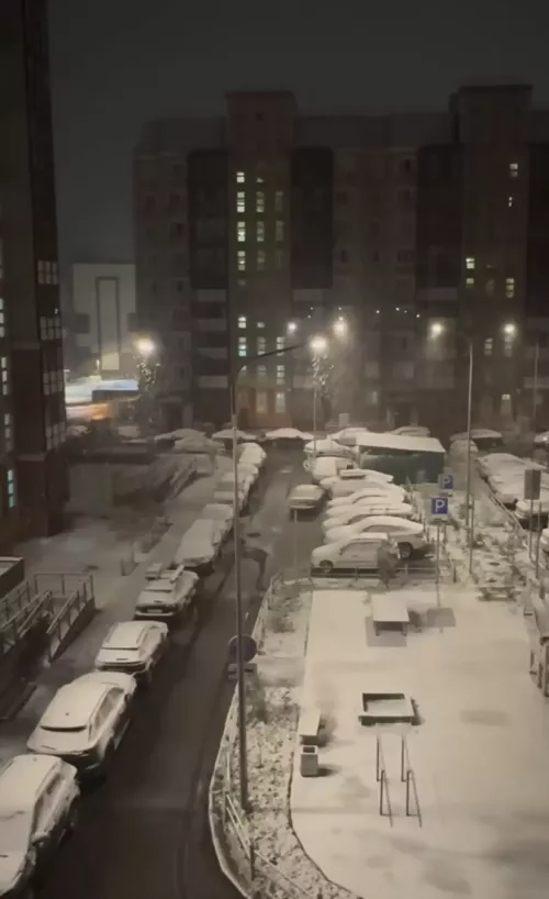 В Москве  снег бьет 55-летние рекорды, парализуя жизнь столицы
