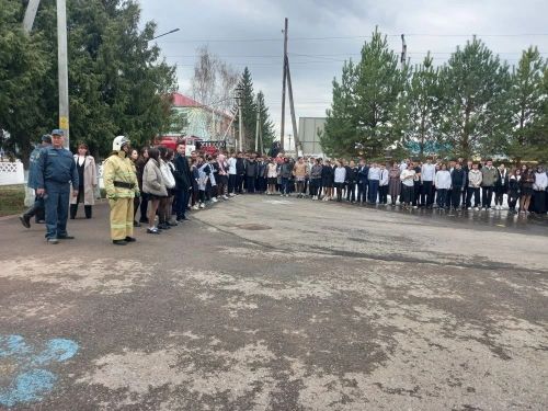Безопасность превыше всего: в Ютазинской школе прошла учебная эвакуация