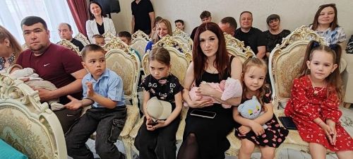 Эстафета семейного счастья: от золотых юбиляров к многодетным династиям