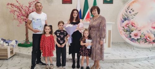 Эстафета семейного счастья: от золотых юбиляров к многодетным династиям