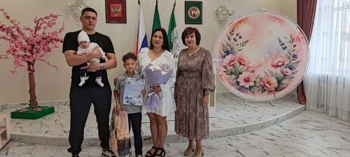 Эстафета семейного счастья: от золотых юбиляров к многодетным династиям