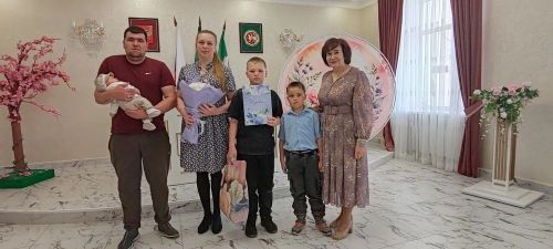 Эстафета семейного счастья: от золотых юбиляров к многодетным династиям