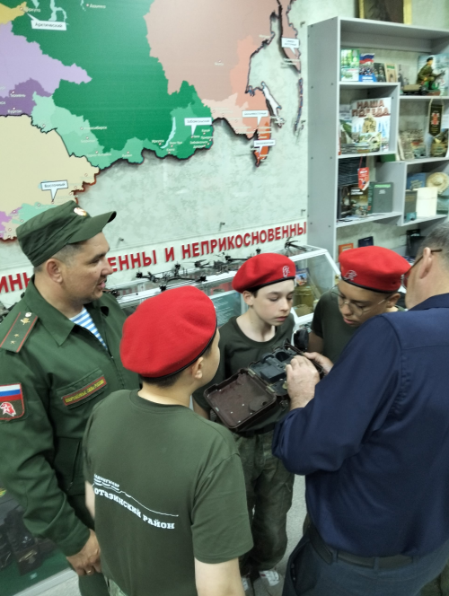 Юнармейцы Уруссинской школы № 3: Патриотический опыт и практические навыки в Центре «Патриот»