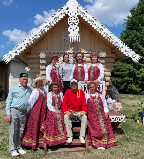 Народный хор ветеранов «Истоки» выступил на празднике «Каравон» в селе Никольское