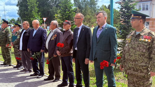 Торжественный митинг у монумента «Пограничникам всех поколений»