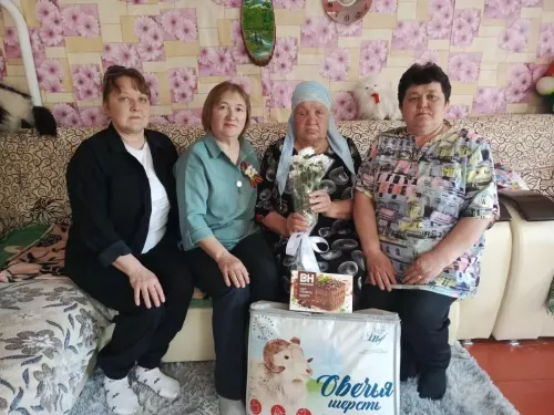 Сегодня в Кряш-Буляке с юбилеем поздравили маму героя, отдавшего жизнь в спецоперации