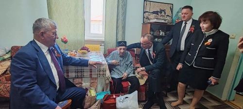 Глава Ютазинского района посетил участников ВОВ