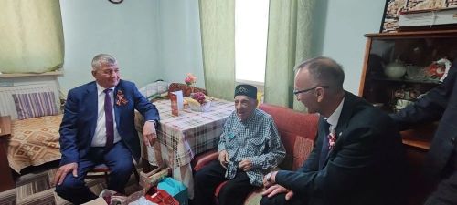 Глава Ютазинского района посетил участников ВОВ