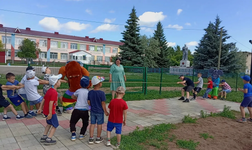 «Лето в парке чудес»: яркий праздник для юных сельчан в Дым‑Тамаке