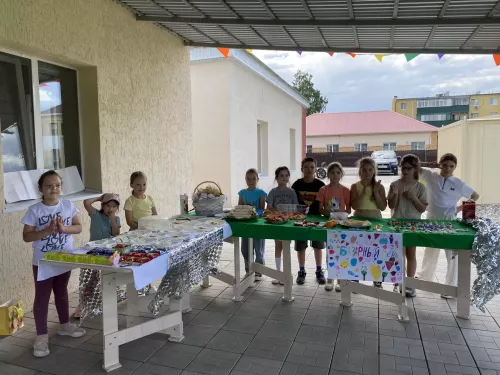Базарный день в лагере «Атлант»