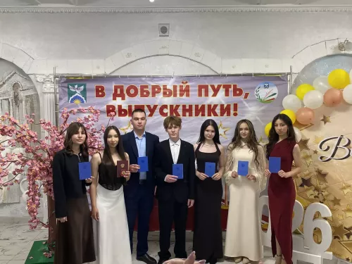 Выпускникам школ вручили аттестаты зрелости