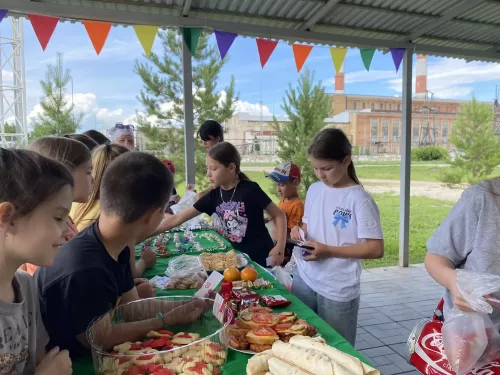 Базарный день в лагере «Атлант»