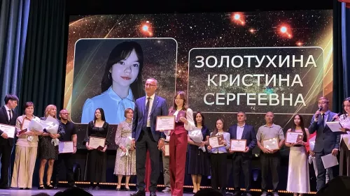 Выпускникам школ вручили аттестаты зрелости