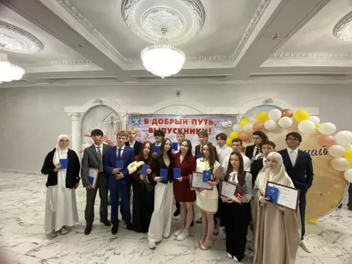 Выпускникам школ вручили аттестаты зрелости