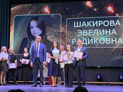 Выпускникам школ вручили аттестаты зрелости