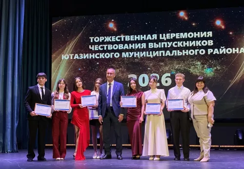 Выпускникам школ вручили аттестаты зрелости