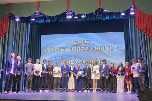 Выпускникам школ вручили аттестаты зрелости