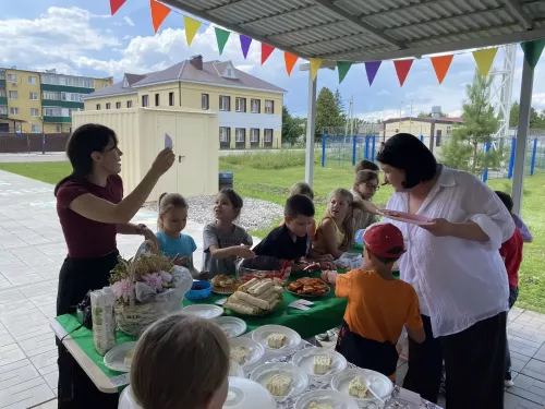 Базарный день в лагере «Атлант»