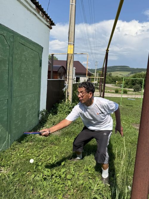 Старость его дома не застанет