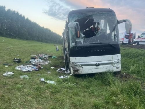 Чирмешән районында пассажир автобусы юл читенә төшеп киткән