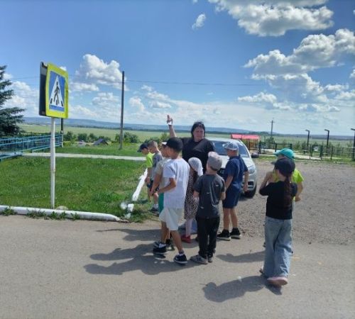Юные пешеходы Дым-Тамака показали, что знают ПДД на «отлично»