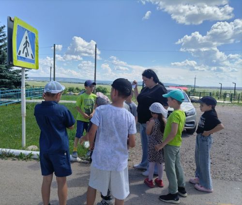 Юные пешеходы Дым-Тамака показали, что знают ПДД на «отлично»