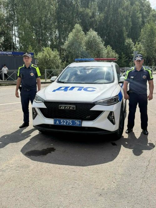 «Скорая помощь на колёсах»: татарстанские гаишники спасли годовалого малыша
