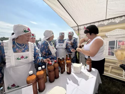 Кумыс в этот день пробовали все и мы тоже