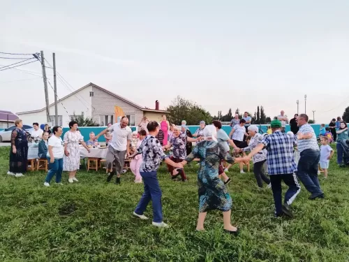 «Счастливые вместе»: в селе Байряка отметили День семьи, любви и верности