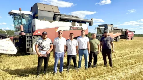 Глава района поощрил лучших комбайнёров