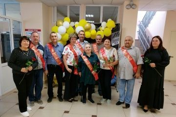 Полвека спустя: как выпускники 1976 года вновь встретились в родной школе