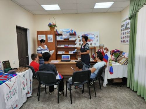 Под флагом единой страны: познавательный час в Яссы-Тугай