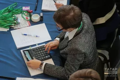 В Госдуме предложили обязать работодателей платить бюджетникам 13-ю зарплату