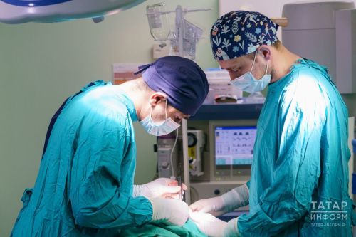 В Альметьевской ЦРБ провели сложную операцию по удалению крупной опухоли
