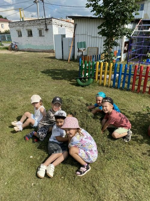 Чистота начинается с нас: трудовой десант в детском саду