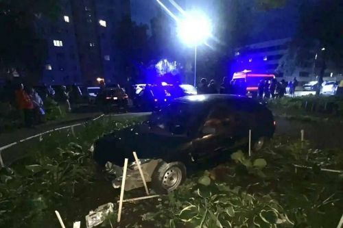 17-летний водитель без прав сбил женщину на тротуаре