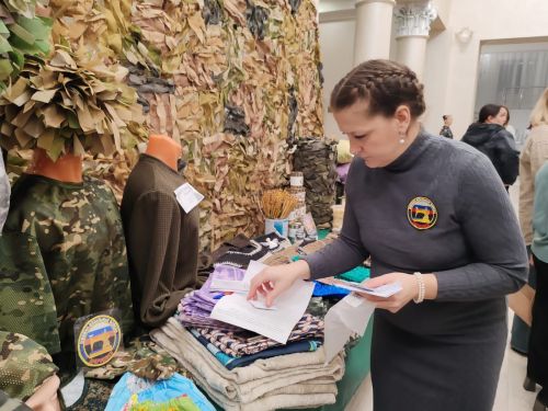 В районном Доме культуры глава района Аяз Шафигуллин встретился с ребятами района, которые продолжают служить или вернулись к мирной жизни по состоянию здоровья.
