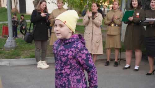 🎤✨ Незабываемый вечер под открытым небом: акция «Поём двором» очаровала Уруссу! ✨🎶