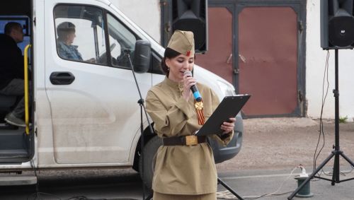🎤✨ Незабываемый вечер под открытым небом: акция «Поём двором» очаровала Уруссу! ✨🎶