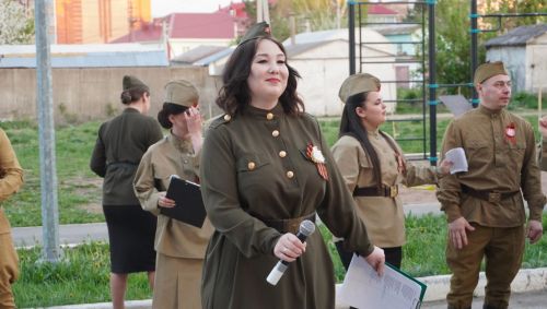 🎤✨ Незабываемый вечер под открытым небом: акция «Поём двором» очаровала Уруссу! ✨🎶